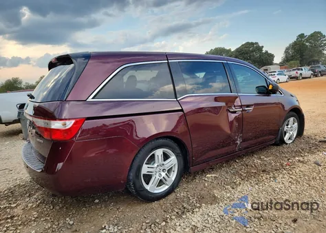 2013 Honda Odyssey Touring z USA, uszkodzony, nr VIN 5FNRL5H91DB063498